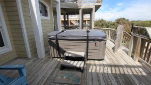 Un balcón o terraza de PI76, Life of Reilly- Oceanfront, Ocean Views, Private Pool, Private Beach Access, Foosball