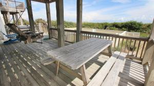 Un balcón o terraza de PI76, Life of Reilly- Oceanfront, Ocean Views, Private Pool, Private Beach Access, Foosball