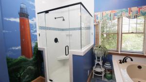 Un baño de PI76, Life of Reilly- Oceanfront, Ocean Views, Private Pool, Private Beach Access, Foosball