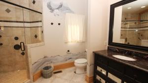 Un baño de PI76, Life of Reilly- Oceanfront, Ocean Views, Private Pool, Private Beach Access, Foosball