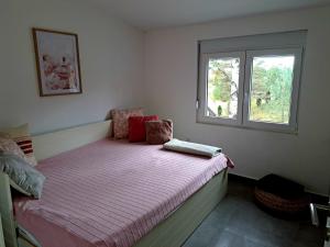 Giường trong phòng chung tại Apartmani Hanna