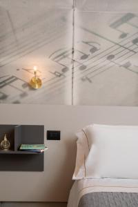 Postel nebo postele na pokoji v ubytování Theodore Rooms