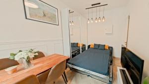 a room with a table and a bed in it at Appartement Gare de Lyon in Paris