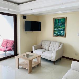 Μια τηλεόραση ή/και κέντρο ψυχαγωγίας στο Apartamento Torres de Atitlan