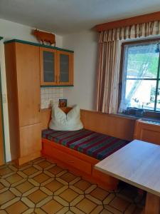 Postel nebo postele na pokoji v ubytování Ferienwohnung Haus Bergfrieden