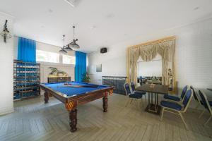 a room with a pool table and a dining room at Marina Diana in Białobrzegi