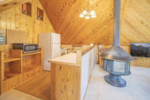 Kuchyň nebo kuchyňský kout v ubytování The Spruce Loft Apartment at Blue Spruce RV Park & Cabins + 14 fotografií