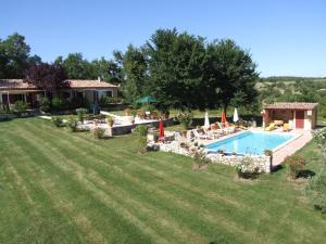 a large yard with a swimming pool and a house at Le Mas de Bel Air in Pierrerue