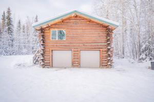 Tucked Away Timber Upper Suite v zimě