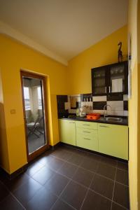 Kuchyň nebo kuchyňský kout v ubytování Apartman Marija 2