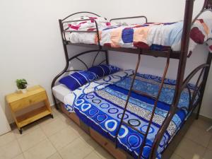 Krevet ili kreveti na kat u jedinici u objektu Casa de Primavera con Jacuzzi - Santa Ana