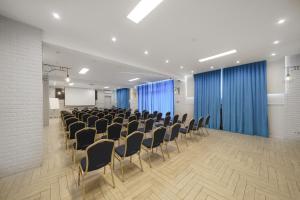 a conference room with a rows of chairs and a screen at Marina Diana in Białobrzegi