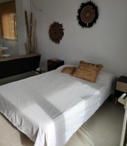 Ένα ή περισσότερα κρεβάτια σε δωμάτιο στο L'Estartit Loft de Disseny +24 φωτογραφίες