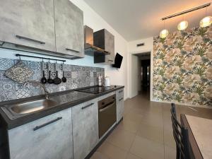Kuchyňa alebo kuchynka v ubytovaní Vivaldi Home - Immobili e Soluzioni Rent