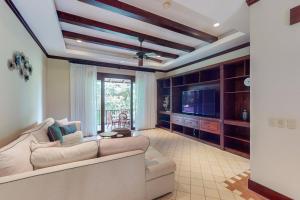 a living room with a couch and a tv at Pinilla Flor de Malinche 15 in Tamarindo