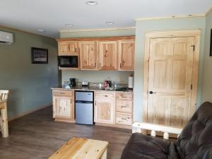 Η κουζίνα ή μικρή κουζίνα στο Vista Lodge Benton PA near Ricketts Glen State Park +18 φωτογραφίες