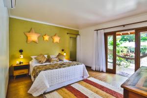 Cama ou camas em um quarto em Paraíso Ecológico Pousada & SPA