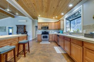 Gallery image of Peaceful Lower Lake Home about 5 Mi to Clear Lake! in Lower Lake +17 photos