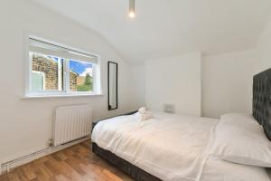Cosy 3 bed home in Colliers Wood