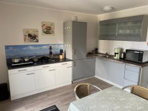 Kuchyň nebo kuchyňský kout v ubytování Pension zur Schleuse GARNI am Elbe Lübeck - Kanal in Witzeeze
