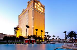 Bazén v ubytování Sunset Station Hotel & Casino nebo v jeho okolí