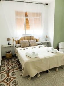 a bedroom with a large bed with two towels on it at Casa Bienvenida in Bienvenida