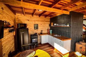 Η κουζίνα ή μικρή κουζίνα στο Cabana Cervo +35 φωτογραφίες