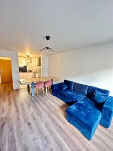 a living room with a blue couch and a table at Magnifique appartement à Bagnolet-Paris 102 in Bagnolet