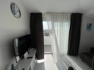 Μια τηλεόραση ή/και κέντρο ψυχαγωγίας στο Art Life apartments (Sky)
