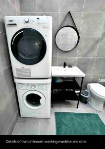 a bathroom with a washing machine and a sink at Modern Family Apartment 20mins from Disney / 45mins from Paris in Lognes