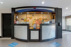 Vstupní hala nebo recepce v ubytování Best Western Plus Arlington North Hotel & Suites + 24 fotografií