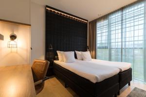 Postel nebo postele na pokoji v ubytování Leonardo Hotel Groningen