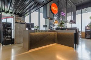Kuchyň nebo kuchyňský kout v ubytování Leonardo Hotel Groningen