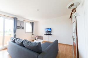 TV a/nebo společenská místnost v ubytování Le Marnois-Gare + 17 fotografií
