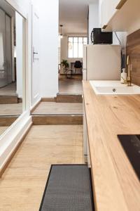 a kitchen with a counter and a refrigerator at L'Escapade-Hypercentre-Spa-parking privé-tout équipé-refait à neuf in Châteauroux