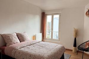 Ein Bett oder Betten in einem Zimmer der Unterkunft Maison spacieuse à 35' Paris - 20' Versailles