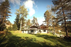 Vrt u objektu Vila POGLED Wellness i spa