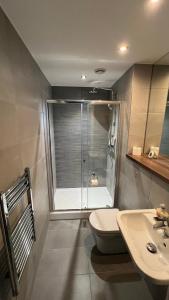 a bathroom with a shower and a toilet and a sink at Stunning Manchester City Centre Apartment! Ideal for small groups in Manchester