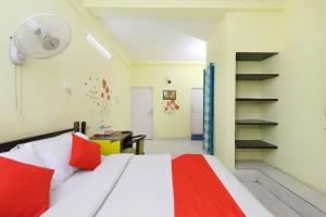 Una cama o camas en una habitación de OYO Flagship India Gate Par View Near Thiruvalluvar Nagar Beach