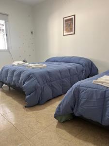 チレシトにあるApart Entre Vallesの青い掛け布団3台(1室につき1台)
