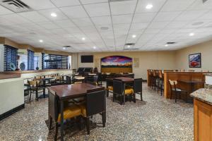 a restaurant with tables and chairs in a room at Drury Inn & Suites Phoenix Airport in Phoenix