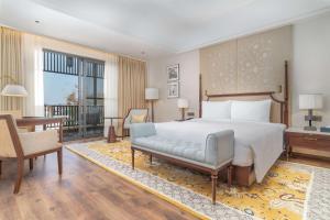Ένα ή περισσότερα κρεβάτια σε δωμάτιο στο Radisson Collection Hotel & Spa, Riverfront Srinagar