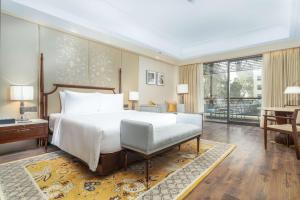 Ένα ή περισσότερα κρεβάτια σε δωμάτιο στο Radisson Collection Hotel & Spa, Riverfront Srinagar