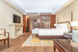 Μια τηλεόραση ή/και κέντρο ψυχαγωγίας στο Radisson Collection Hotel & Spa, Riverfront Srinagar