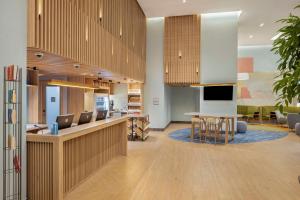 TV a/nebo společenská místnost v ubytování Hilton Garden Inn Tbilisi Riverview