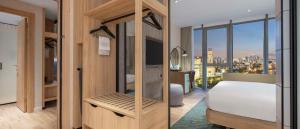 Postel nebo postele na pokoji v ubytování Hilton Garden Inn Tbilisi Riverview
