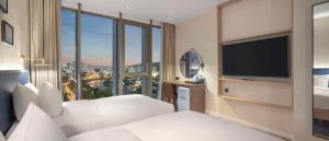 TV a/nebo společenská místnost v ubytování Hilton Garden Inn Tbilisi Riverview