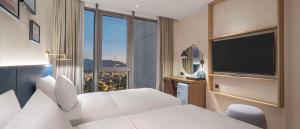 Postel nebo postele na pokoji v ubytování Hilton Garden Inn Tbilisi Riverview