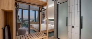 Postel nebo postele na pokoji v ubytování Hilton Garden Inn Tbilisi Riverview