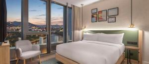 Postel nebo postele na pokoji v ubytování Hilton Garden Inn Tbilisi Riverview